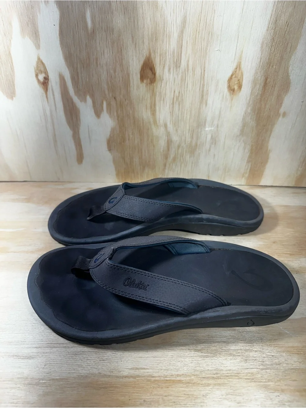 OluKai Ohana Dark Brown Flip-Flop Sandals Men’s Size 11